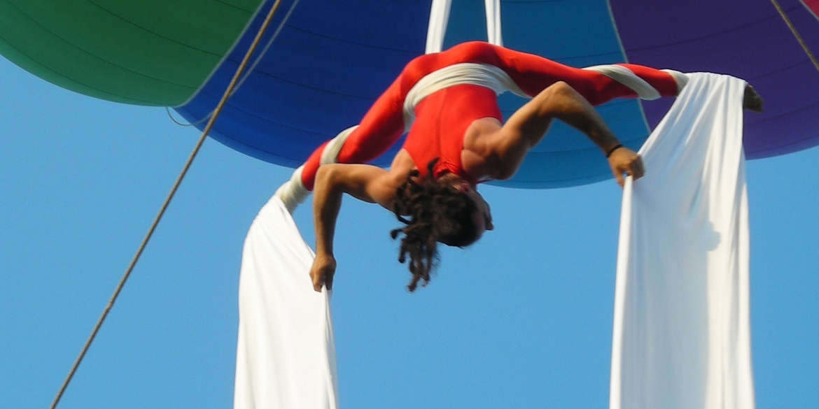 acrobatica-aerea-esterno.jpg